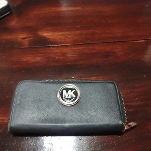 Michael Kors Women's Zippered Travel Wallet Black
